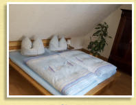 Schlafzimmer mit Doppelbett