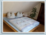 Schlafzimmer mit Doppelbett